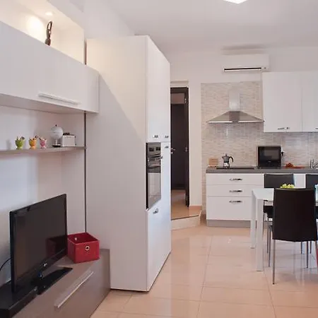 Visit Apartment *